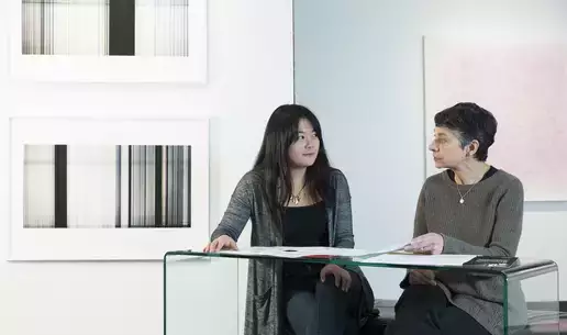 Student sitting with with an advisor