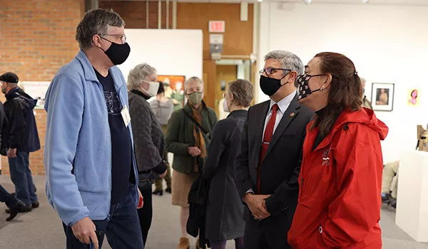 Sven Anderson speaks with college President Alberto Cardelle and his wife, Rachel.