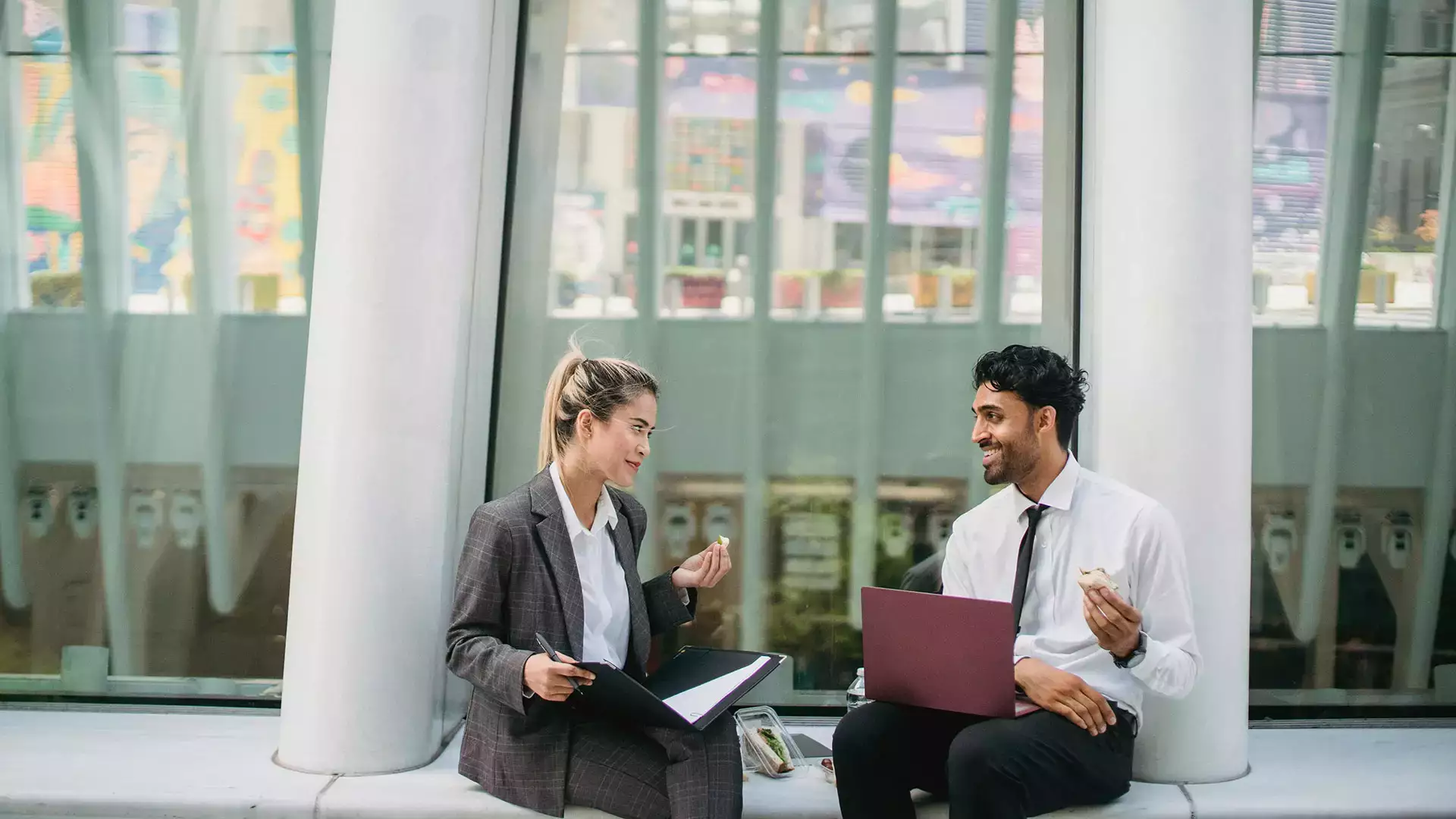 Students and alumni meet in New York City to network.